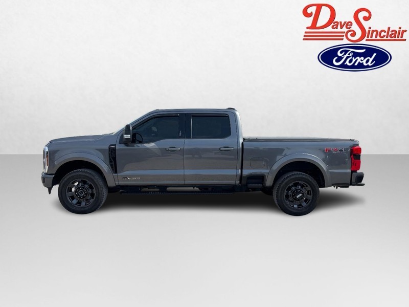 Ford Super Duty F-350 SRW Vehicle Full-screen Gallery Image 10