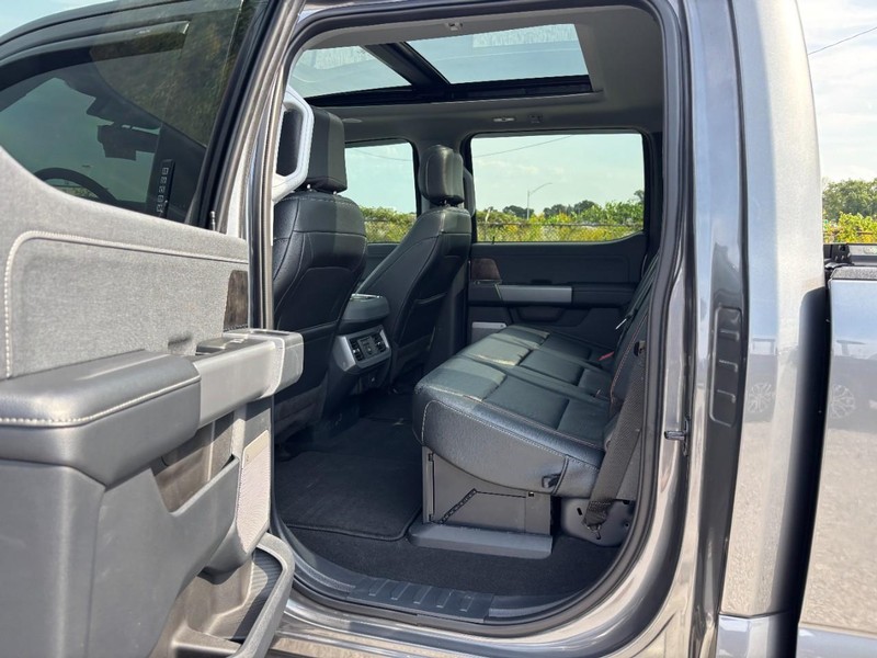 Ford Super Duty F-350 SRW Vehicle Full-screen Gallery Image 13