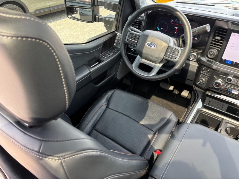 Ford Super Duty F-350 SRW Vehicle Full-screen Gallery Image 14