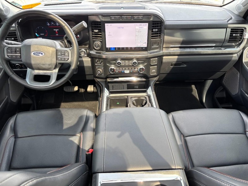 Ford Super Duty F-350 SRW Vehicle Full-screen Gallery Image 15
