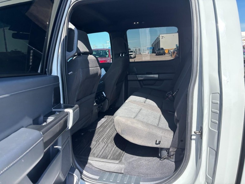 Ford F-150 Vehicle Full-screen Gallery Image 13