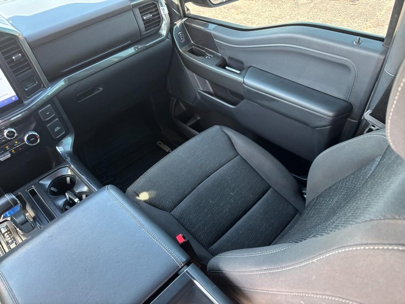 Ford F-150 Vehicle Full-screen Gallery Image 16