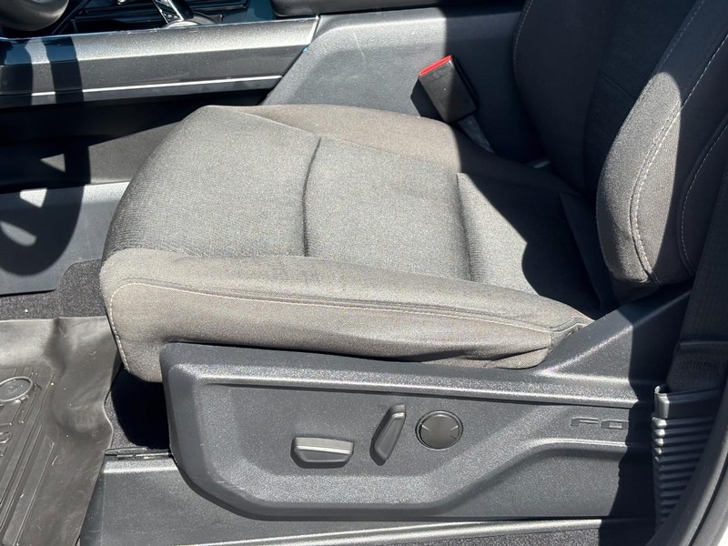 Ford F-150 Vehicle Full-screen Gallery Image 17
