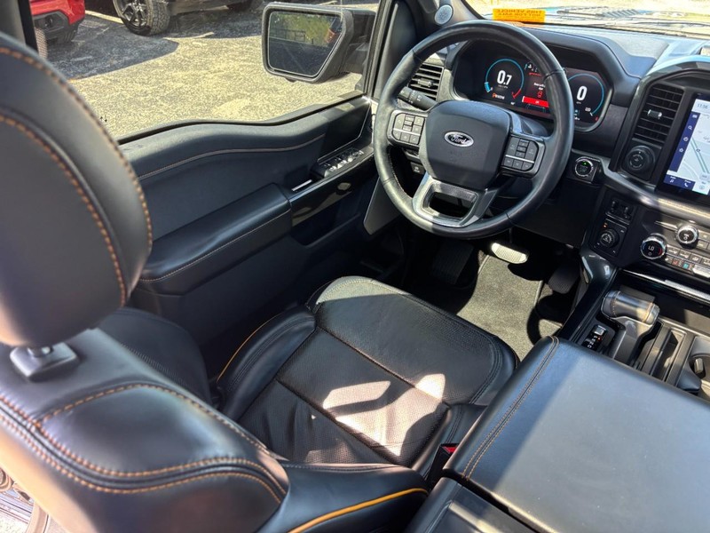 Ford F-150 Vehicle Full-screen Gallery Image 14