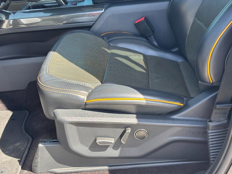 Ford F-150 Vehicle Full-screen Gallery Image 17