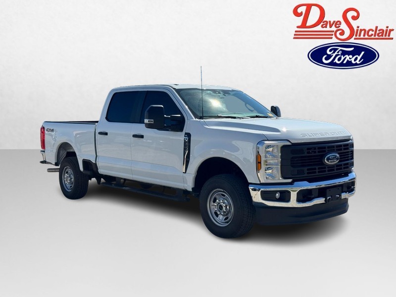Ford Super Duty F-250 SRW Vehicle Full-screen Gallery Image 04