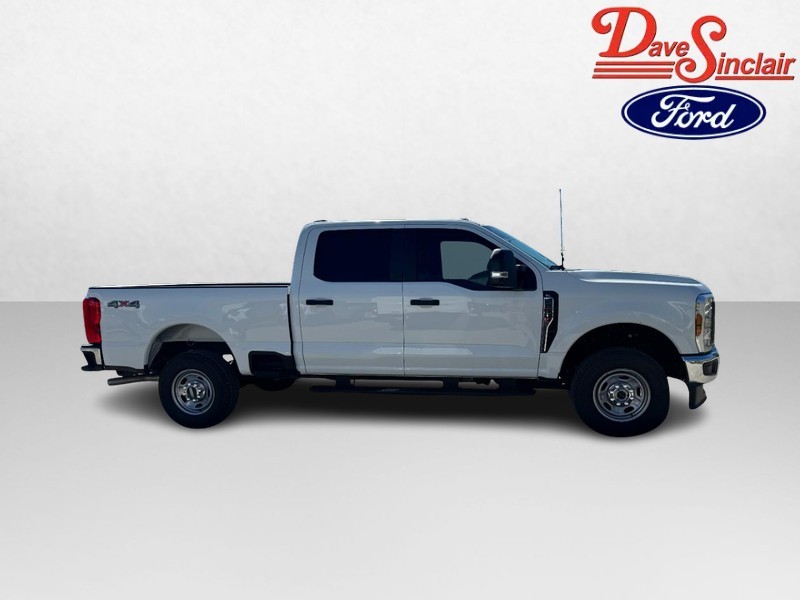 Ford Super Duty F-250 SRW Vehicle Full-screen Gallery Image 05