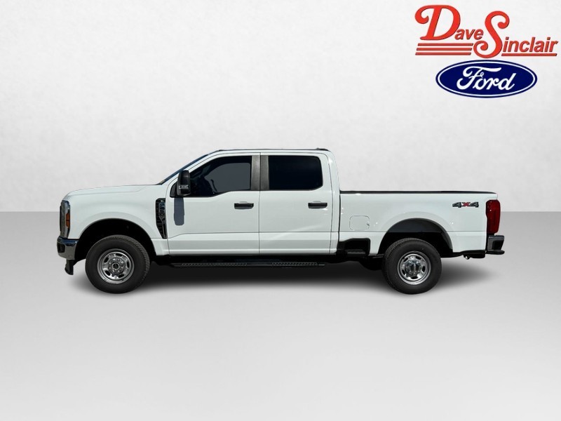 Ford Super Duty F-250 SRW Vehicle Full-screen Gallery Image 10