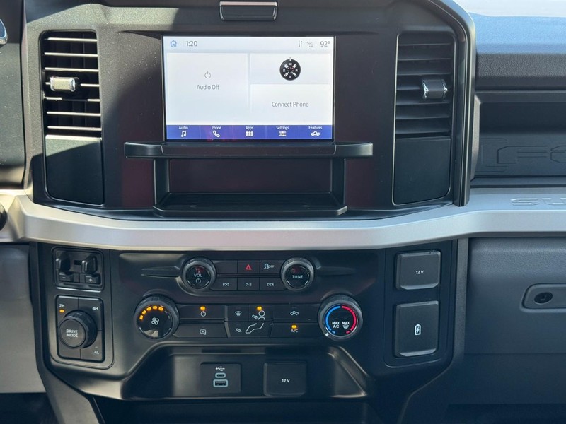 Ford Super Duty F-250 SRW Vehicle Full-screen Gallery Image 15