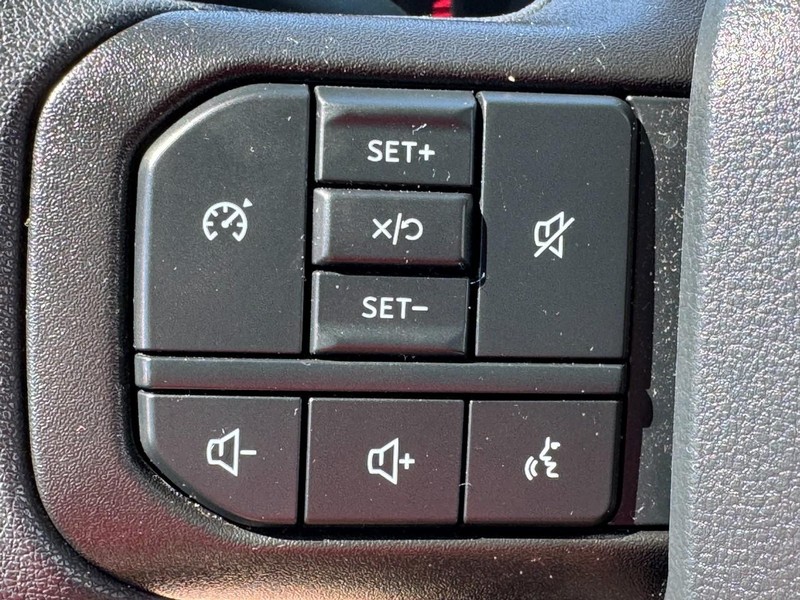 Ford Super Duty F-250 SRW Vehicle Full-screen Gallery Image 19