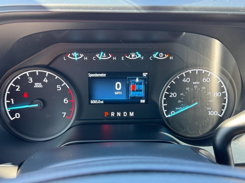 Ford Super Duty F-250 SRW Vehicle Full-screen Gallery Image 21
