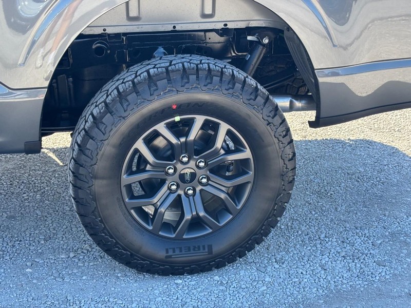 Ford F-150 Vehicle Full-screen Gallery Image 12