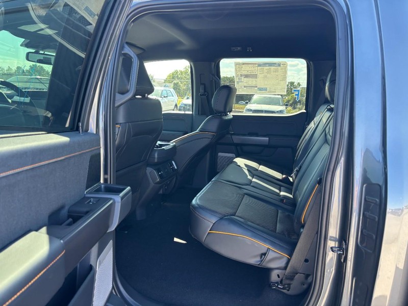 Ford F-150 Vehicle Full-screen Gallery Image 13