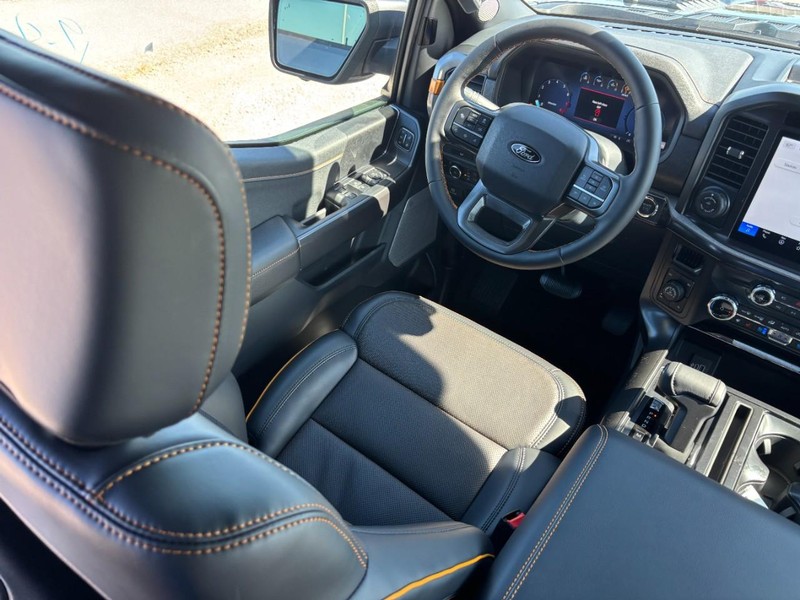 Ford F-150 Vehicle Full-screen Gallery Image 14