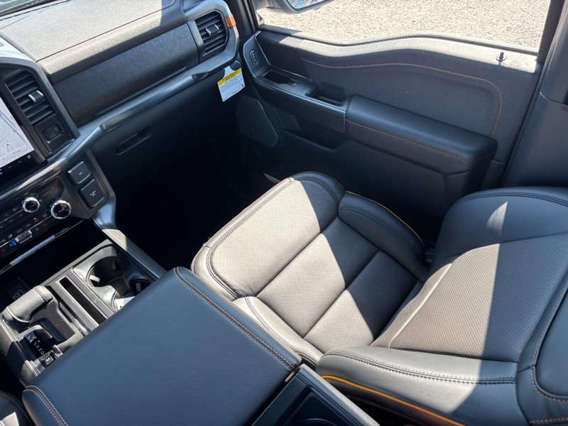 Ford F-150 Vehicle Full-screen Gallery Image 16