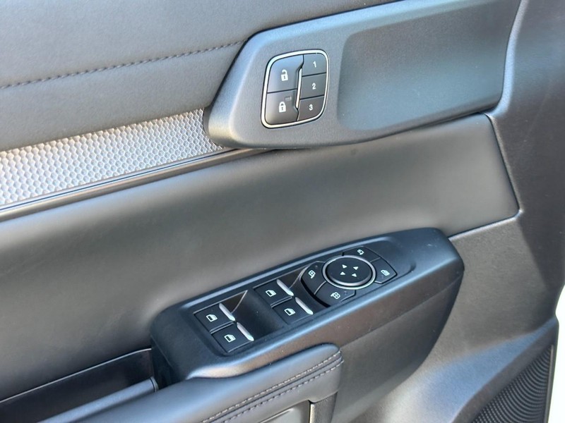 Ford Ranger Vehicle Full-screen Gallery Image 18