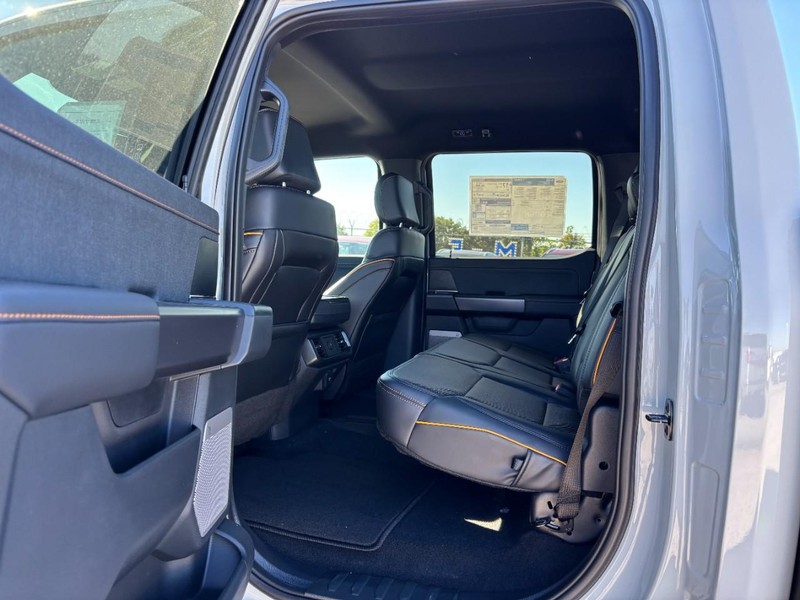 Ford F-150 Vehicle Full-screen Gallery Image 13