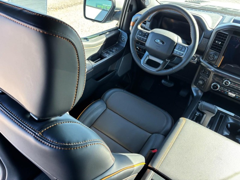 Ford F-150 Vehicle Full-screen Gallery Image 14