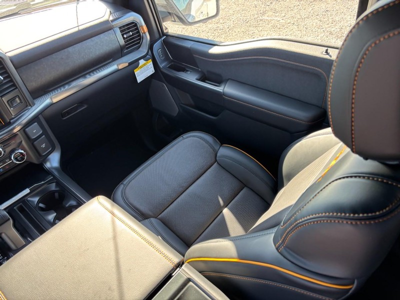 Ford F-150 Vehicle Full-screen Gallery Image 16