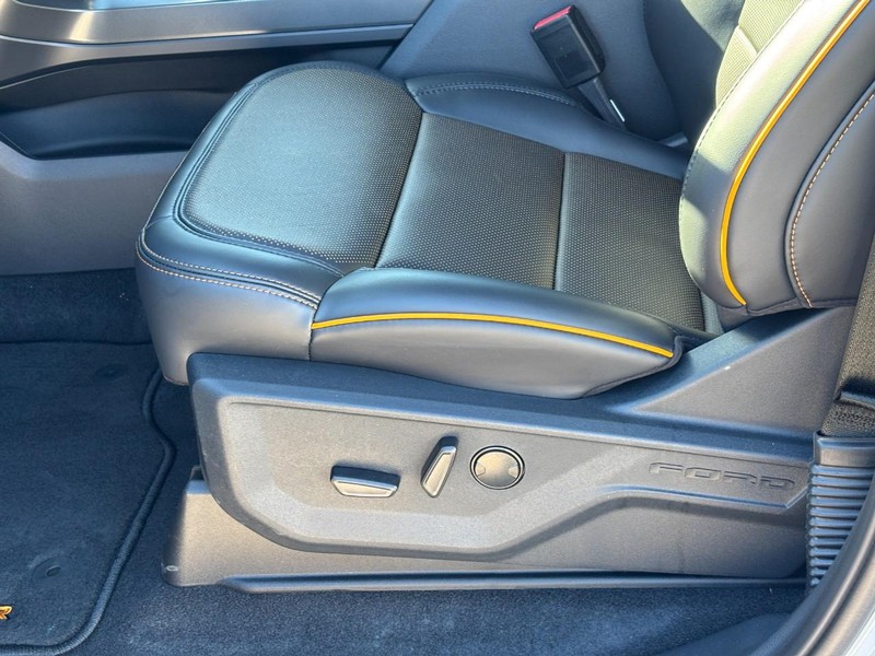 Ford F-150 Vehicle Full-screen Gallery Image 17