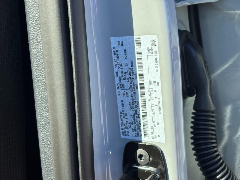 Ford F-150 Vehicle Full-screen Gallery Image 26