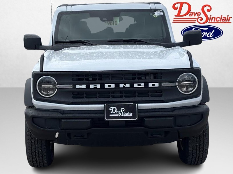 Ford Bronco Vehicle Full-screen Gallery Image 02