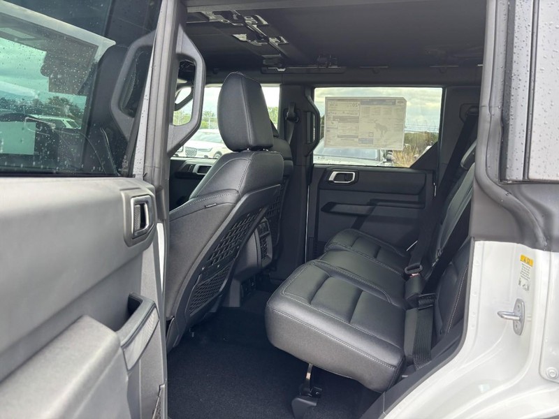 Ford Bronco Vehicle Full-screen Gallery Image 13