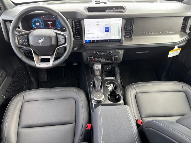 Ford Bronco Vehicle Full-screen Gallery Image 15