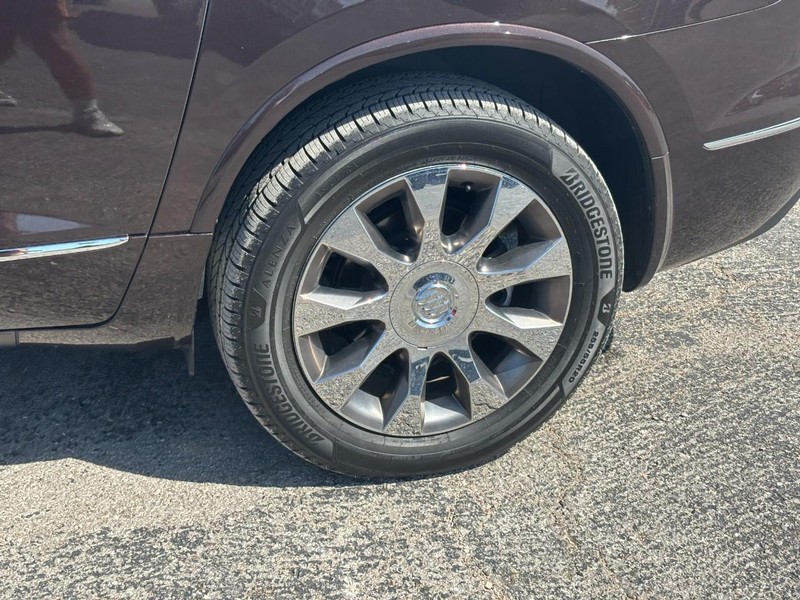 Buick Enclave Vehicle Full-screen Gallery Image 12