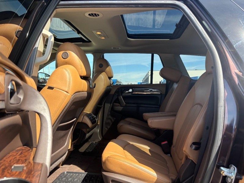 Buick Enclave Vehicle Full-screen Gallery Image 14
