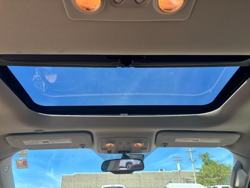 Buick Enclave Vehicle Full-screen Gallery Image 15