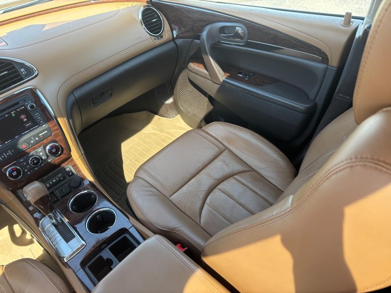 Buick Enclave Vehicle Full-screen Gallery Image 18
