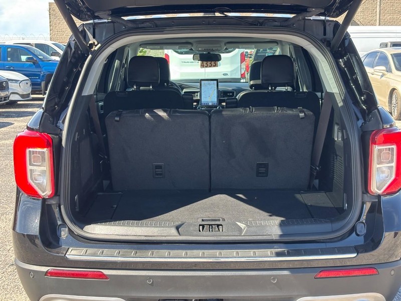 Ford Explorer Vehicle Full-screen Gallery Image 11