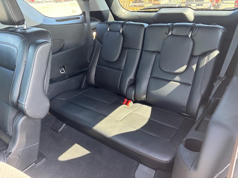Ford Explorer Vehicle Full-screen Gallery Image 13