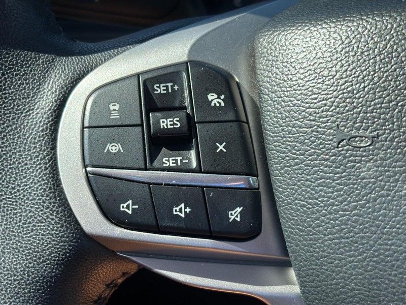 Ford Explorer Vehicle Full-screen Gallery Image 20