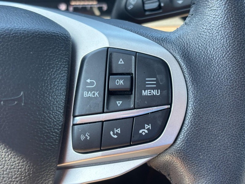 Ford Explorer Vehicle Full-screen Gallery Image 21