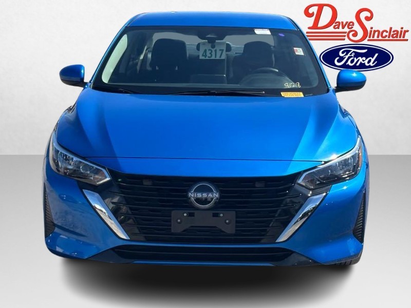 Nissan Sentra Vehicle Image 02