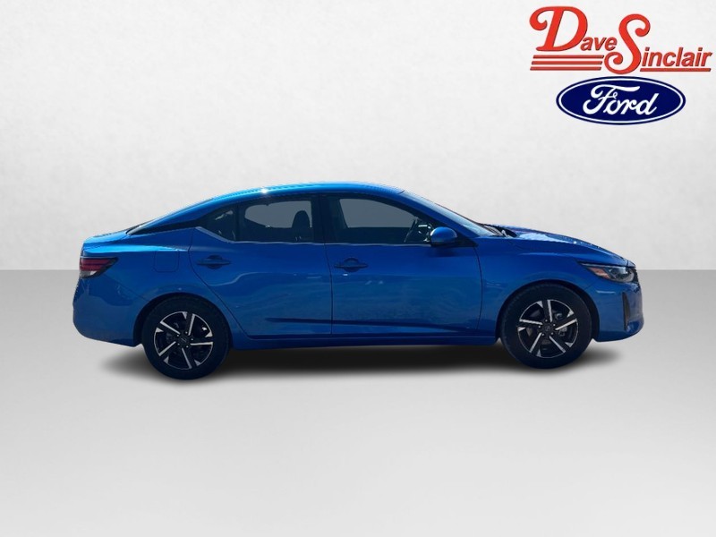 Nissan Sentra Vehicle Image 05