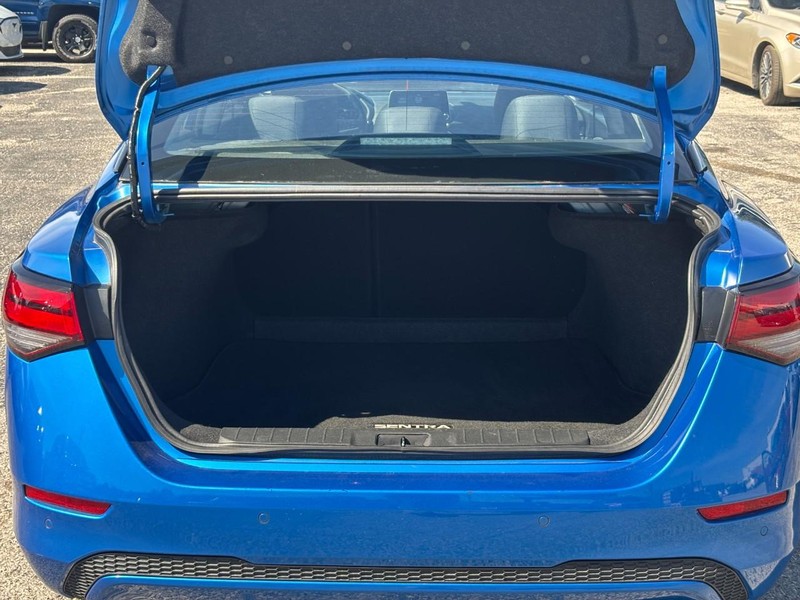 Nissan Sentra Vehicle Image 11
