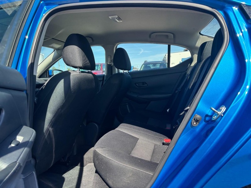 Nissan Sentra Vehicle Image 13