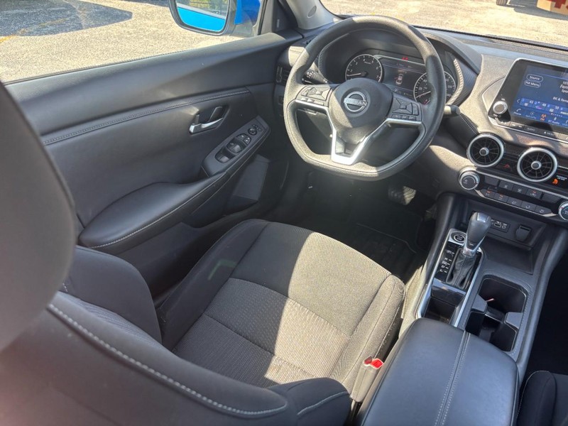 Nissan Sentra Vehicle Image 14