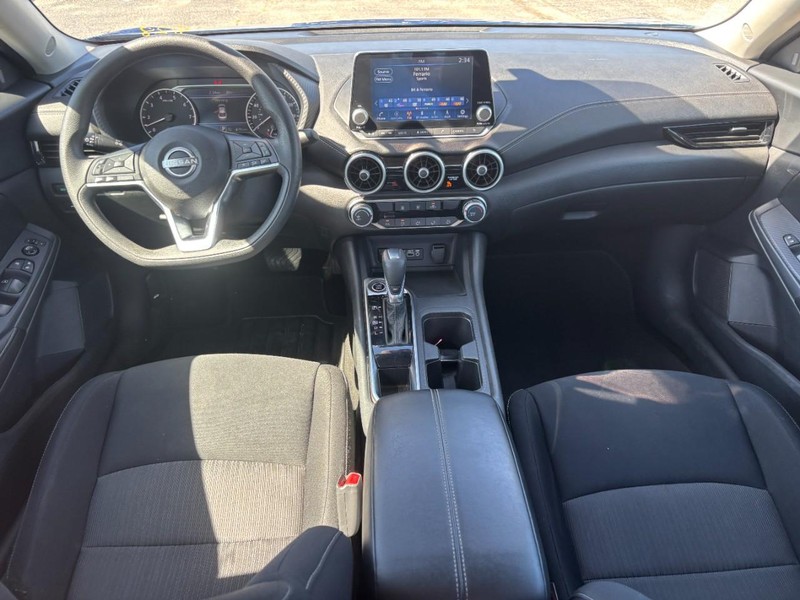 Nissan Sentra Vehicle Image 15
