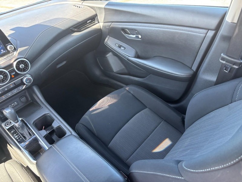 Nissan Sentra Vehicle Image 16