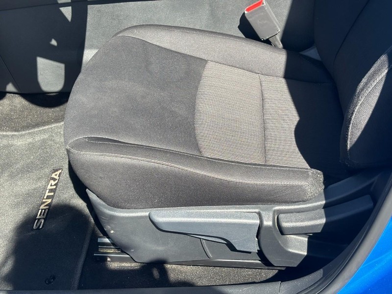 Nissan Sentra Vehicle Image 17