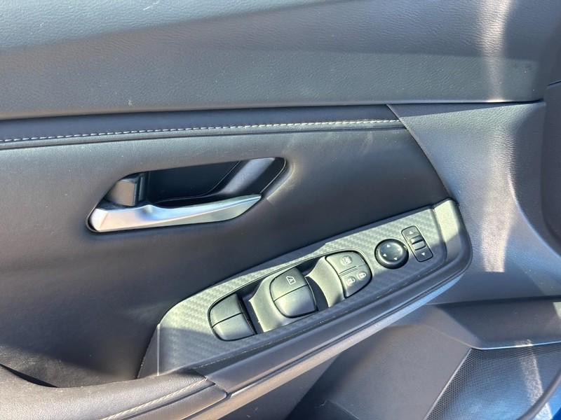 Nissan Sentra Vehicle Image 18