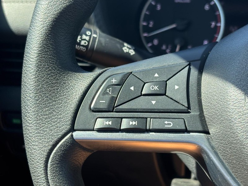 Nissan Sentra Vehicle Image 19