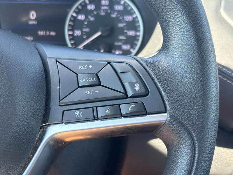 Nissan Sentra Vehicle Image 20