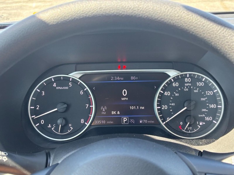 Nissan Sentra Vehicle Image 21