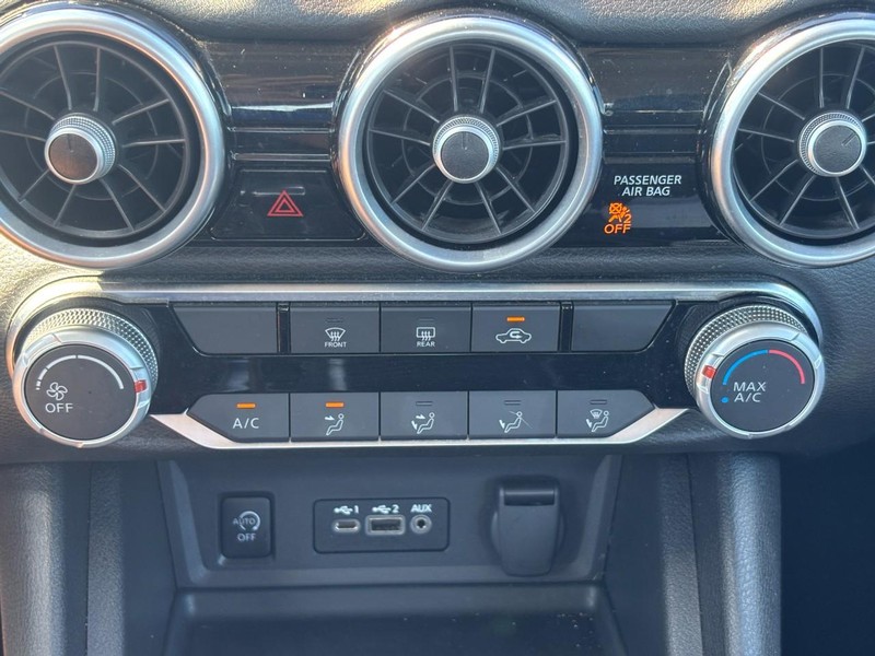 Nissan Sentra Vehicle Image 24