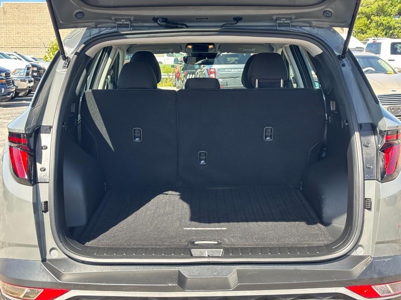 Hyundai Tucson Vehicle Image 11